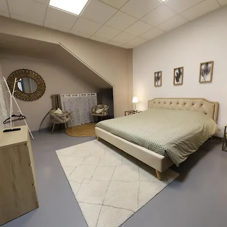 Loft 250m2 Avec Ecran Led Geant De 10m2 Aparthotel Marseille